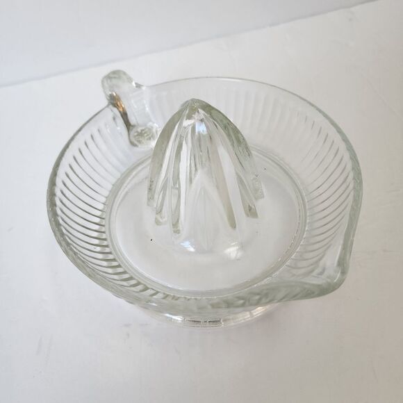 VINTAGE CITRUS JUICER CLEAR REAMER WITH HANDLE AND SPOUT - Picture 5 of 6
